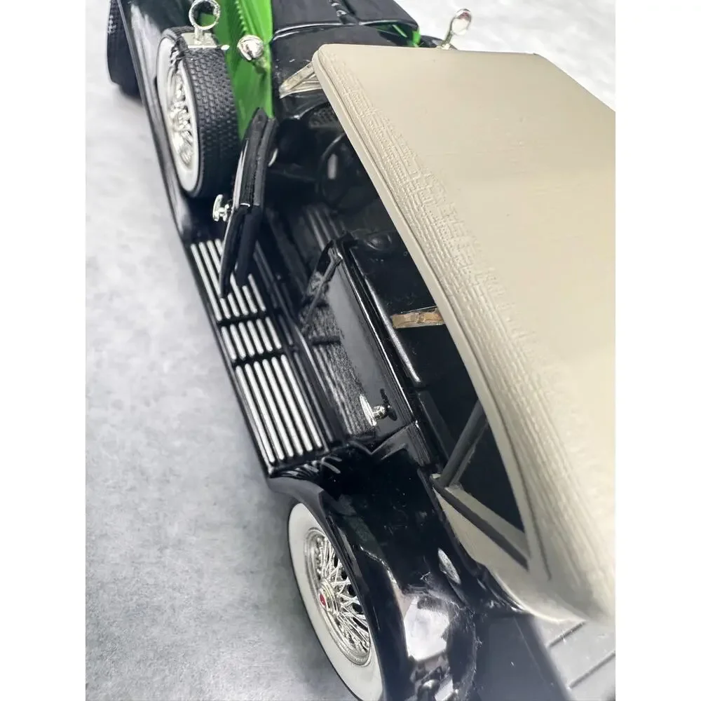A53 1934 DUESENBERG MODEL J BLACK/GREEN 1/18 DIECAST SIGNATURE MODELS 18110